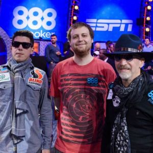 2015 WSOP Final Table Tweets: Moaning and Groaning